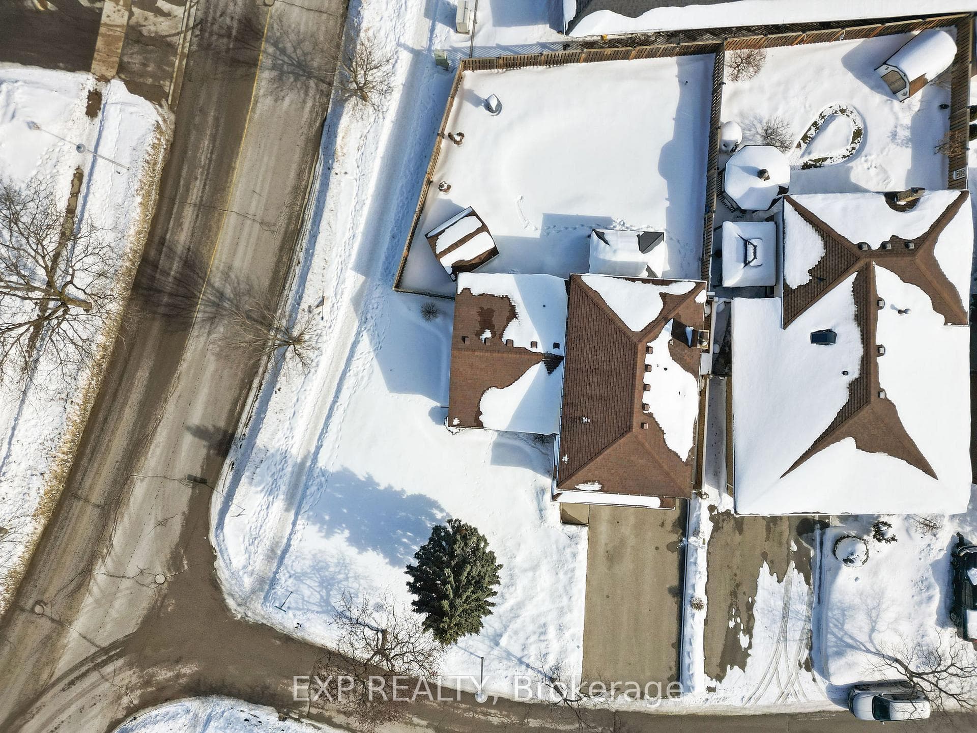 111 Roundhill Court photo 36