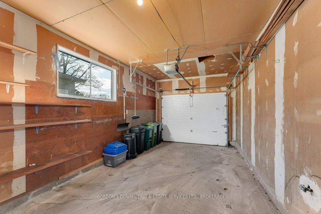 987 Mayfair Crescent photo 42