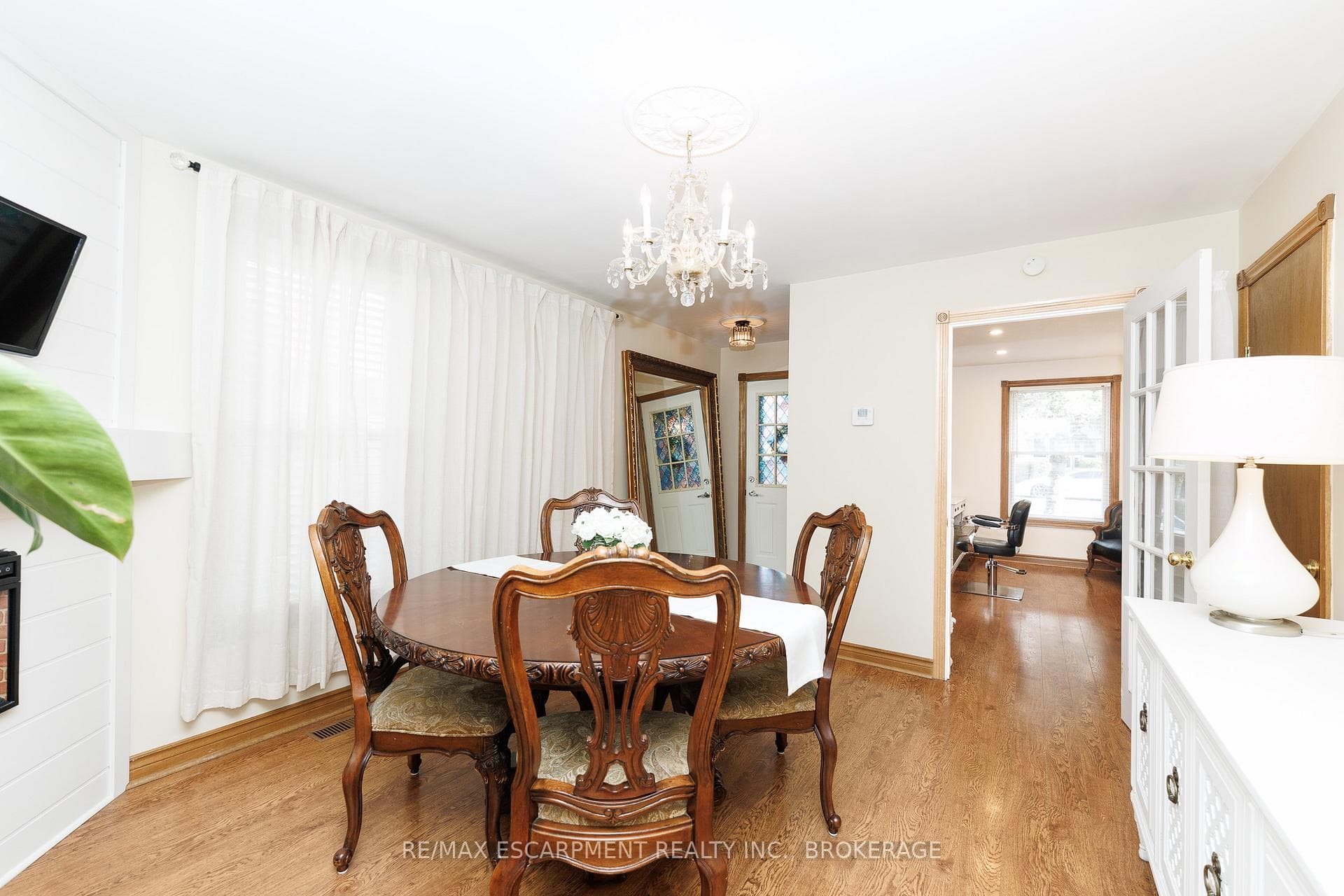 312 Clarence Street photo 5