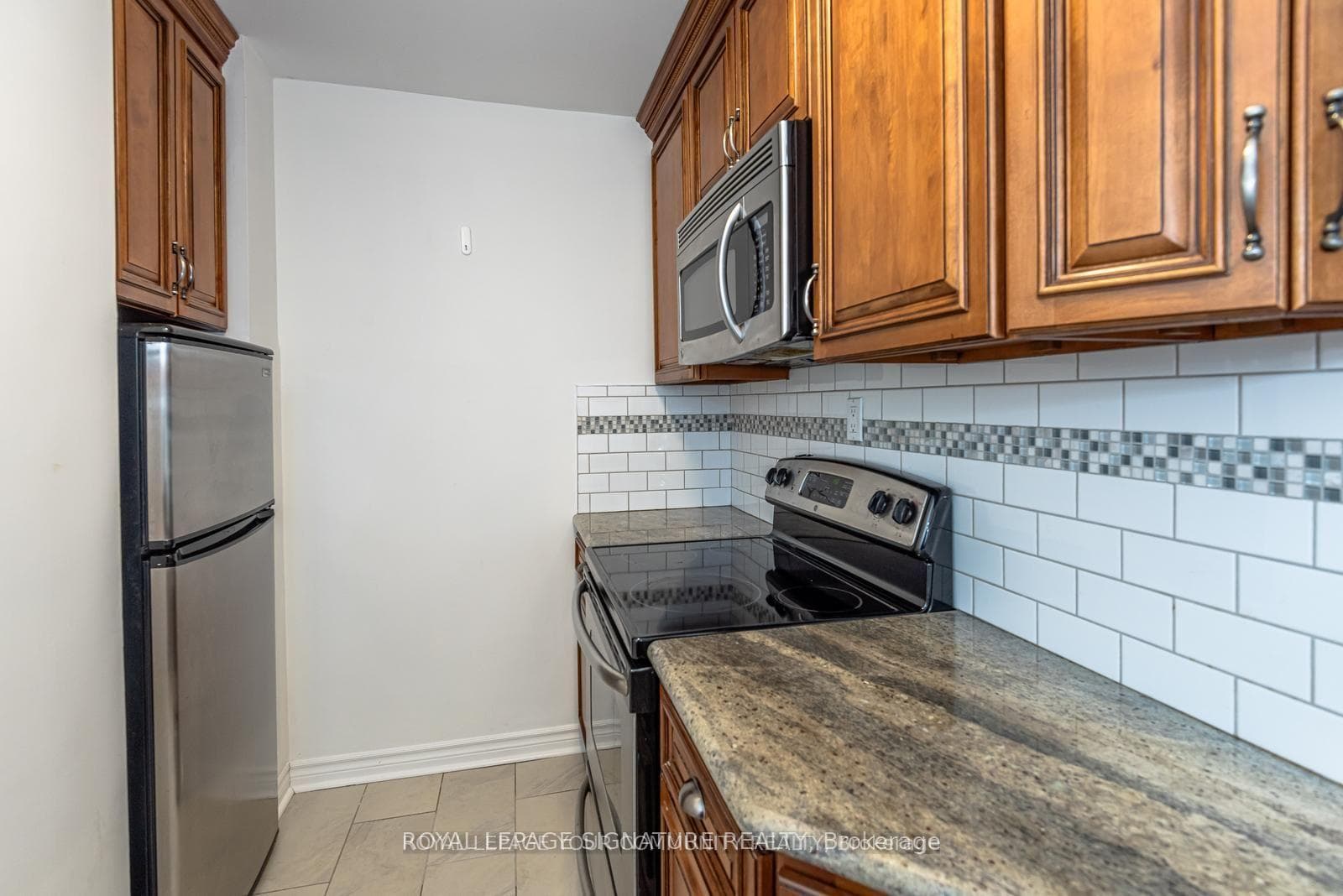 20 Strathgowan Avenue Unit Main photo 19