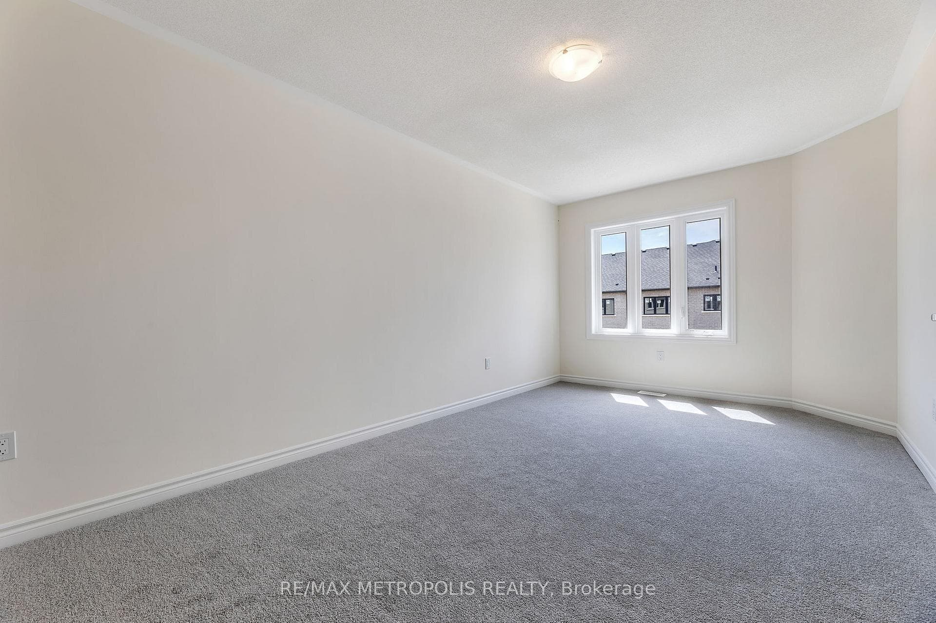 56 Mountainside Crescent photo 26