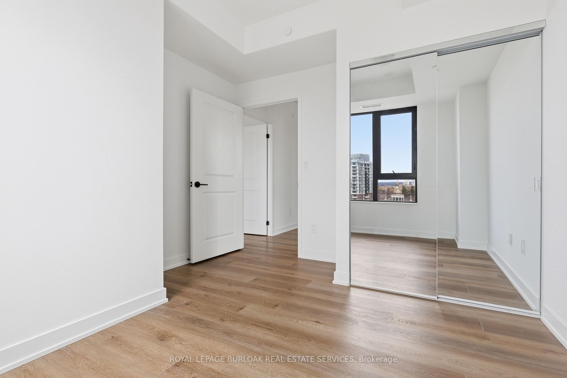2075 Lakeshore Road Unit 609 photo 14