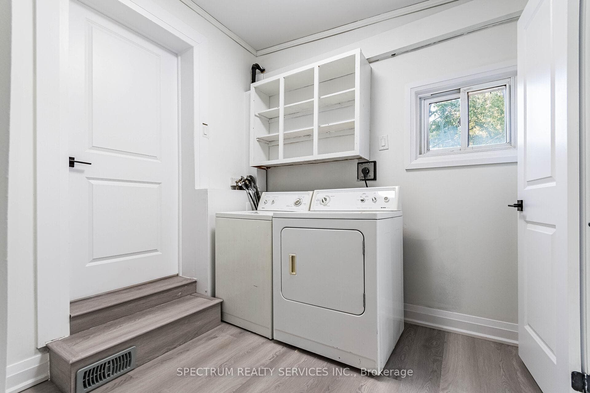 135 East Avenue photo 21