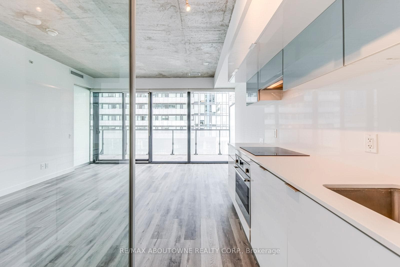 185 Roehampton Avenue Unit 902 photo 8
