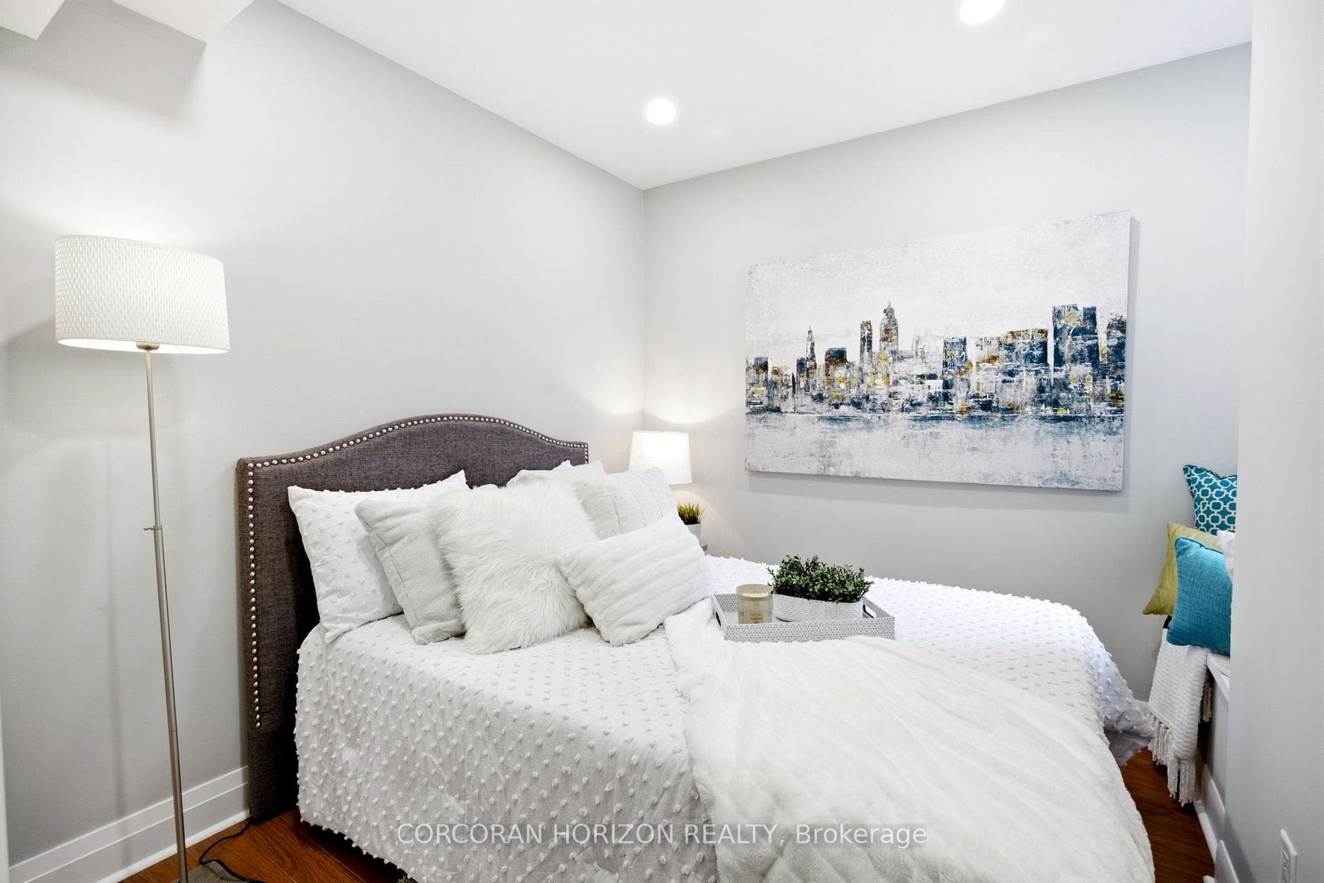 415 Jarvis Street Unit 301 photo 18