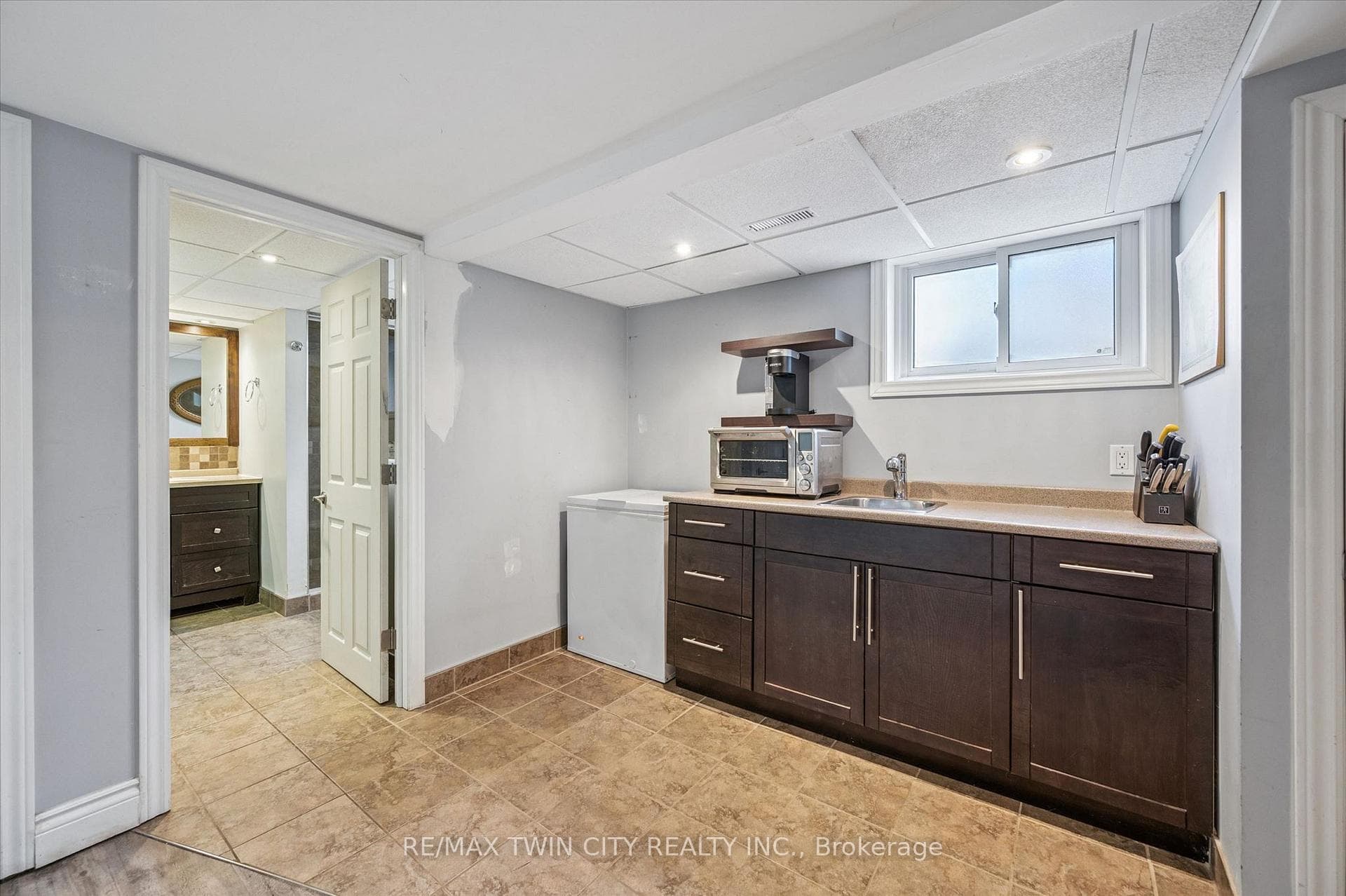 107 Queenston Drive photo 19