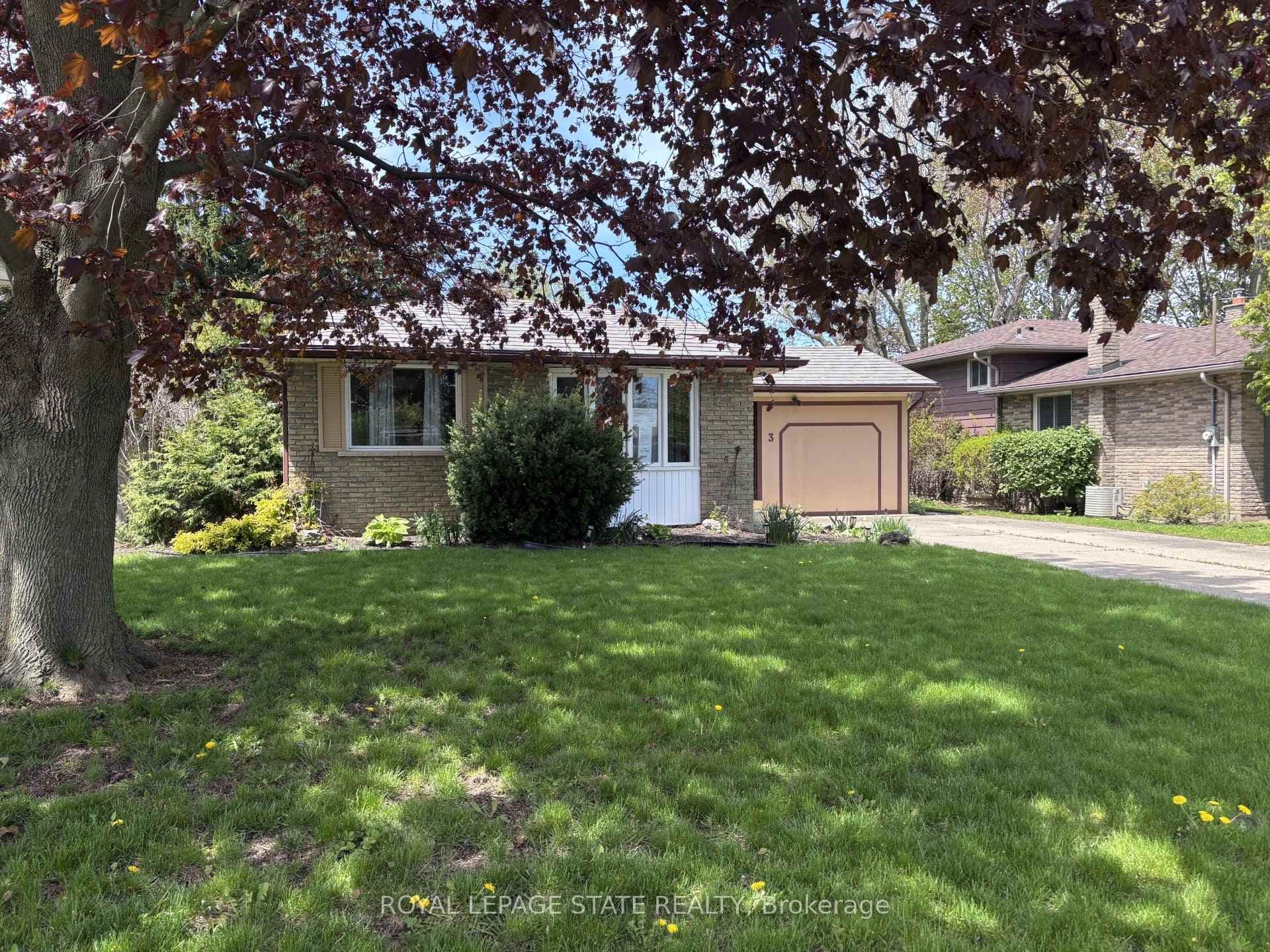 3 GOVERNOR SIMCOE Drive photo 2
