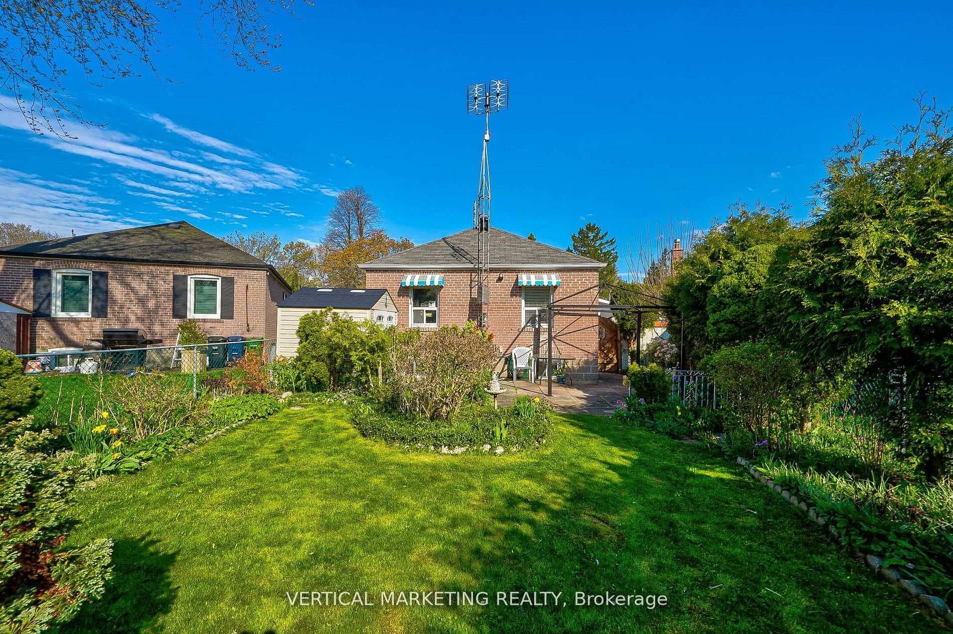 35 ARDEN Crescent photo 6