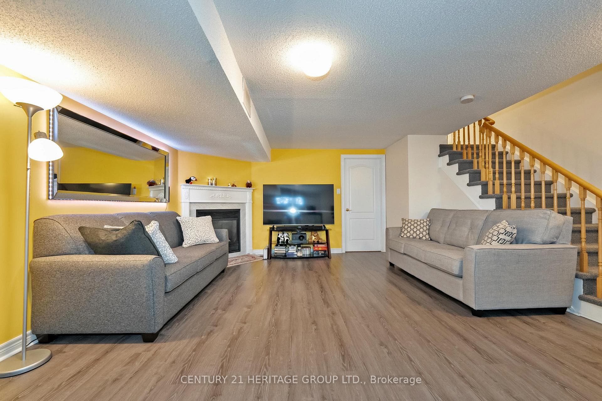 389 Bantry Avenue photo 32