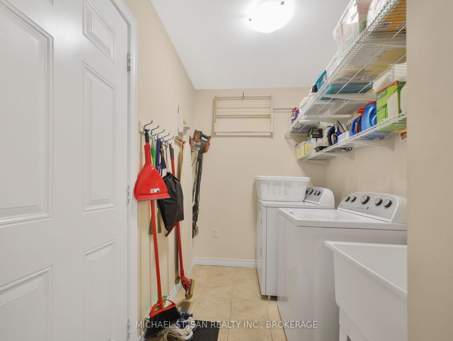 81 Bellagio Avenue photo 32