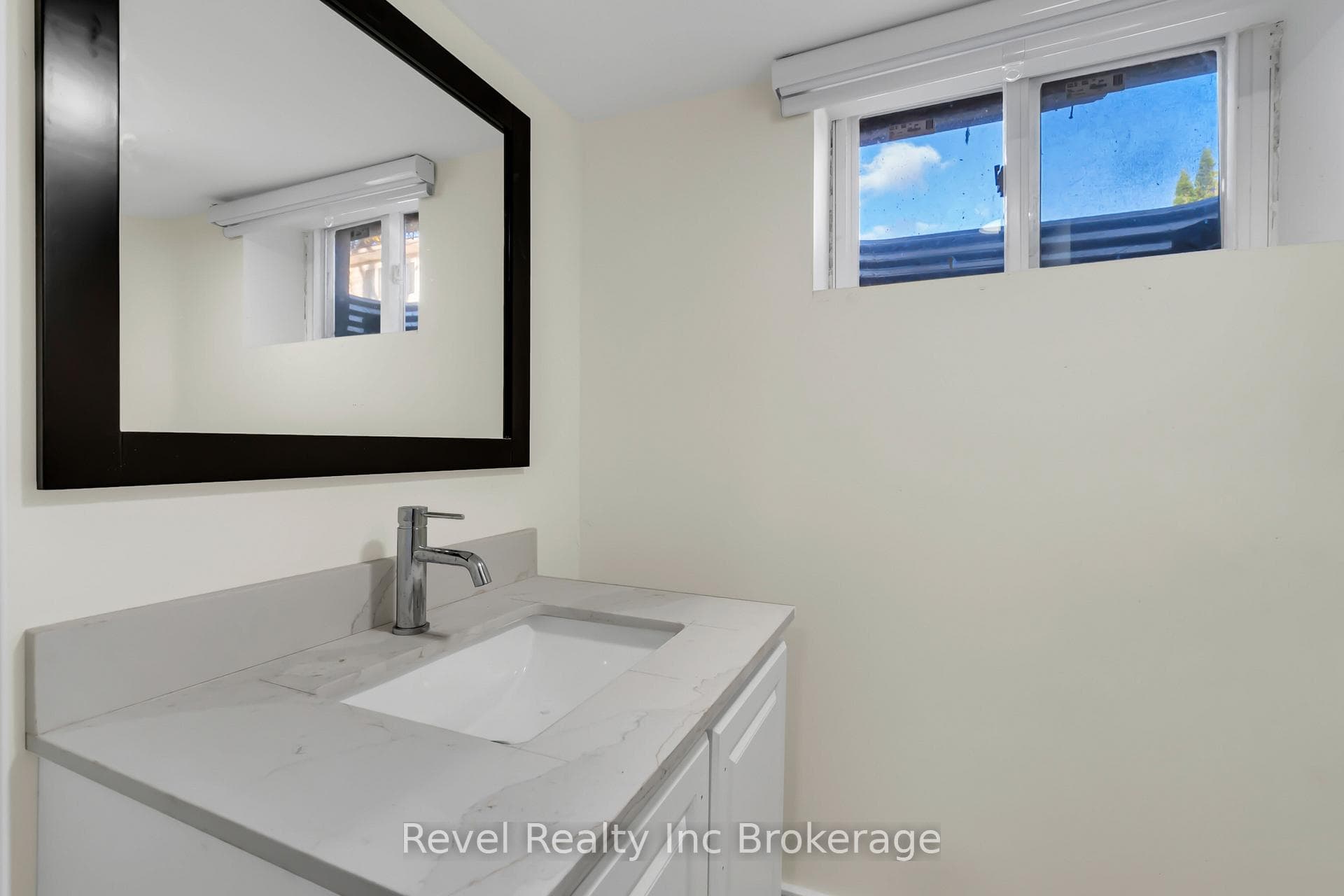 241 Charles Street photo 21