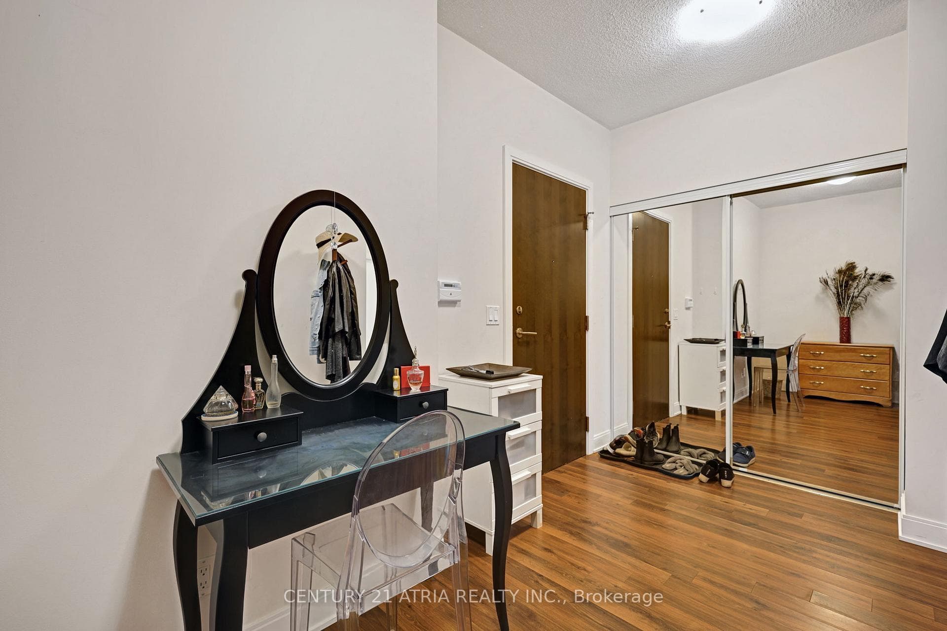 125 Village Green Square Unit 602 photo 7