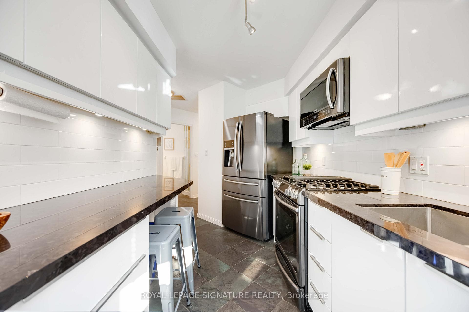 2371 Queen Street Unit 301 photo 11