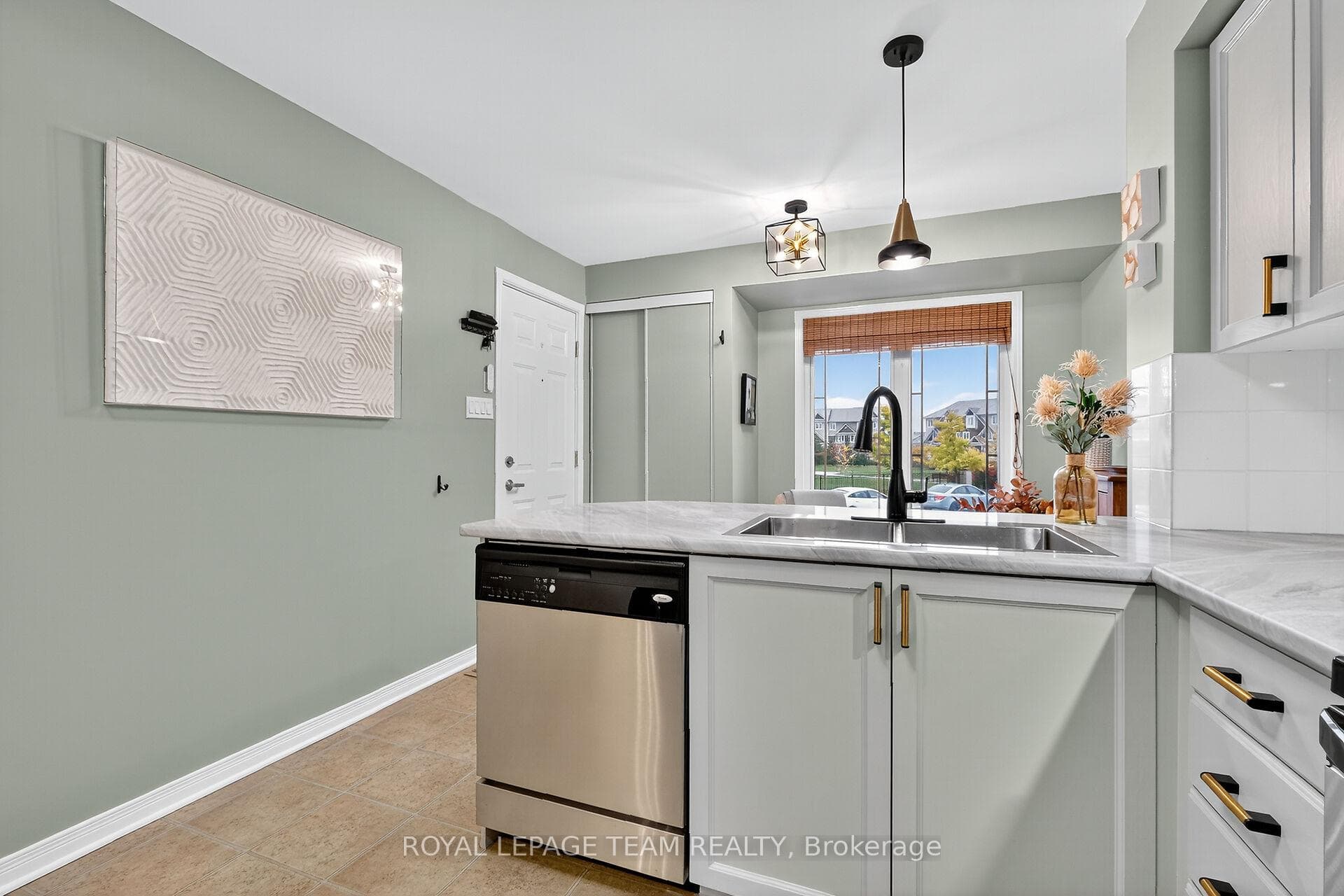548 Lakeridge Drive photo 14