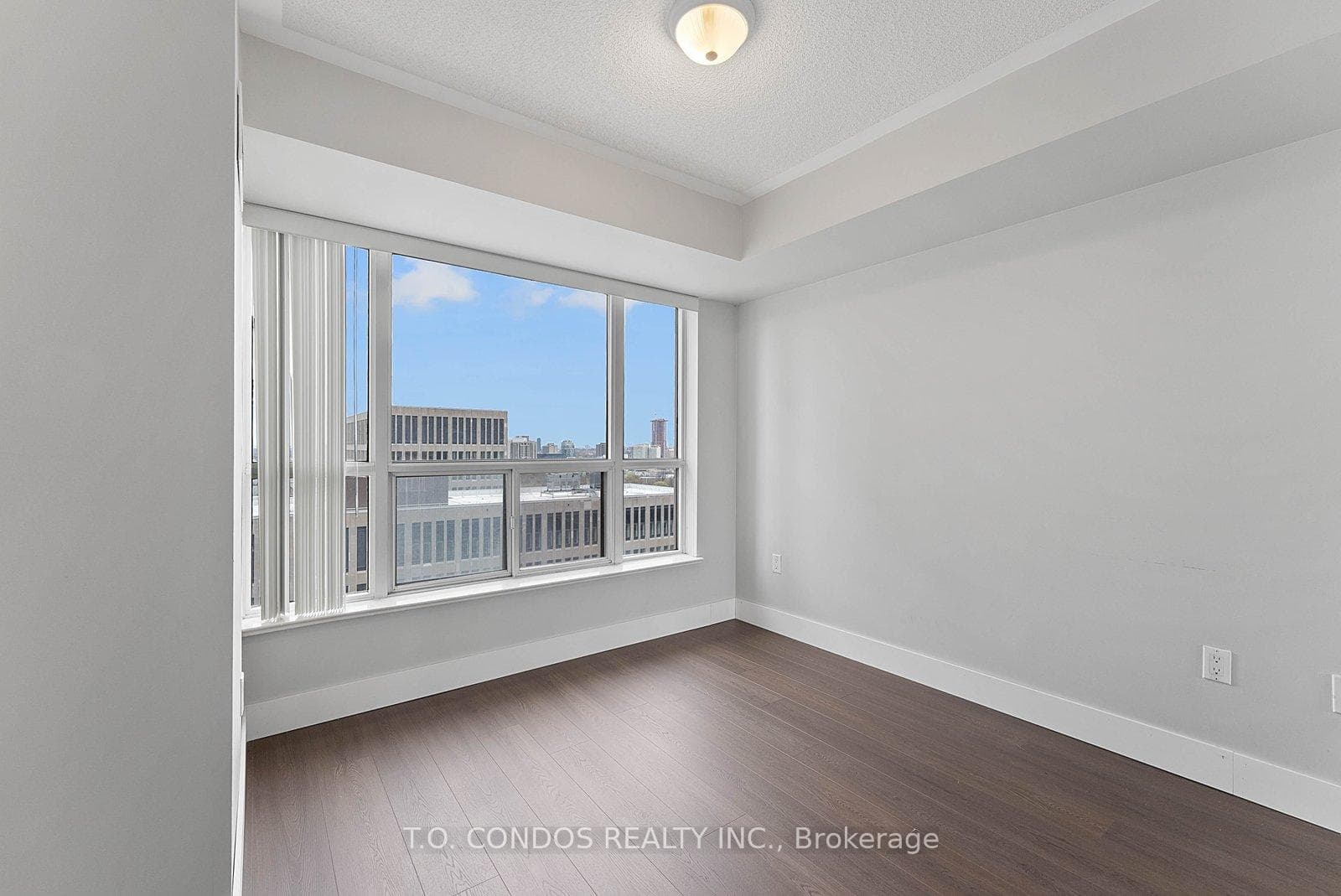 909 Bay Street Unit 2002 photo 17