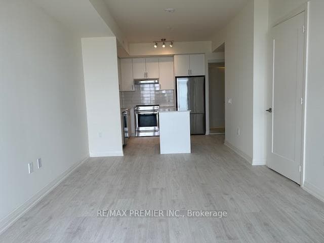 9000 Jane Street Unit 812 photo 9