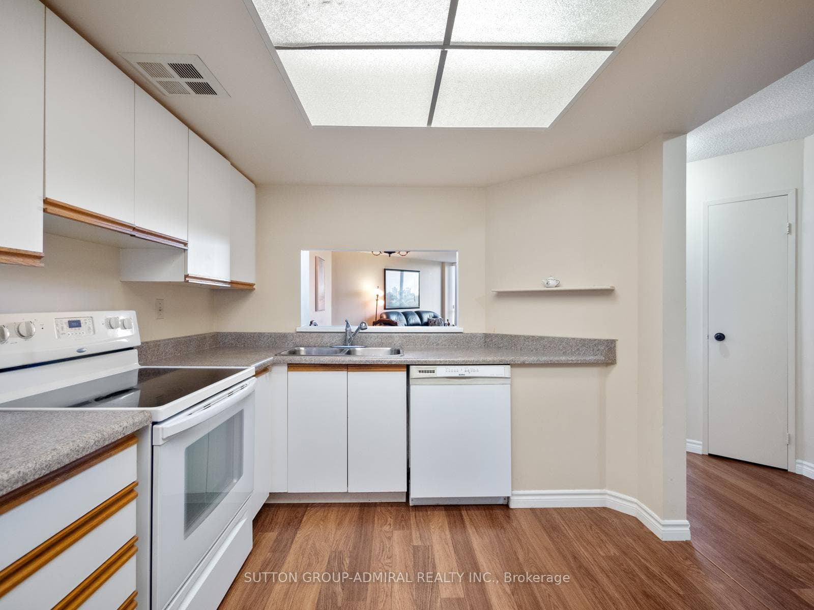 7440 Bathurst Street Unit 708 photo 3