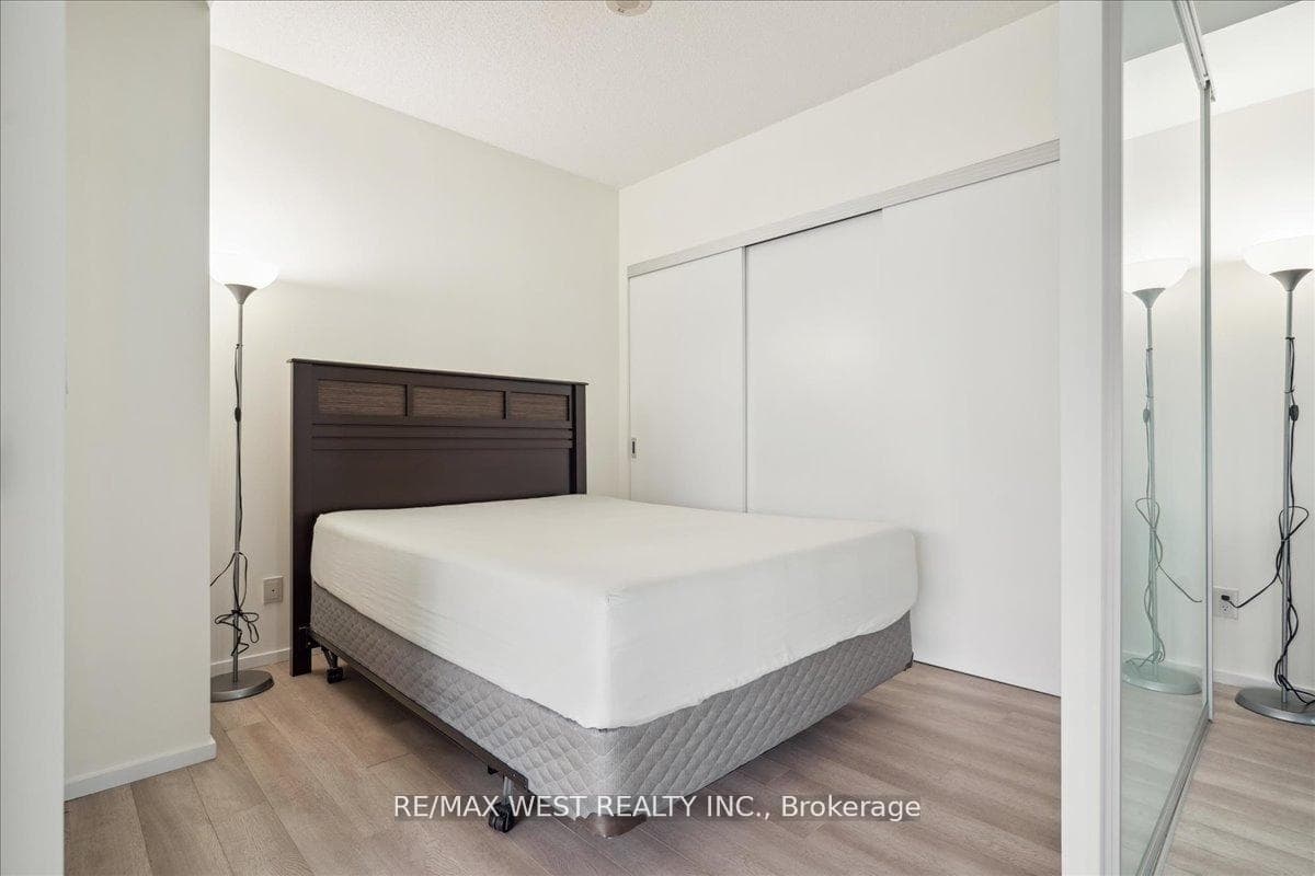 8 Charlotte Street Unit 1106 photo 6