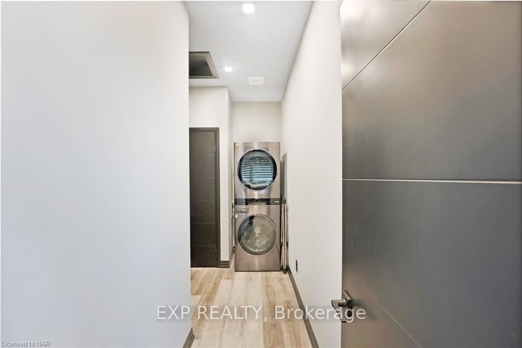 300 RICHMOND Street Unit 17 photo 20
