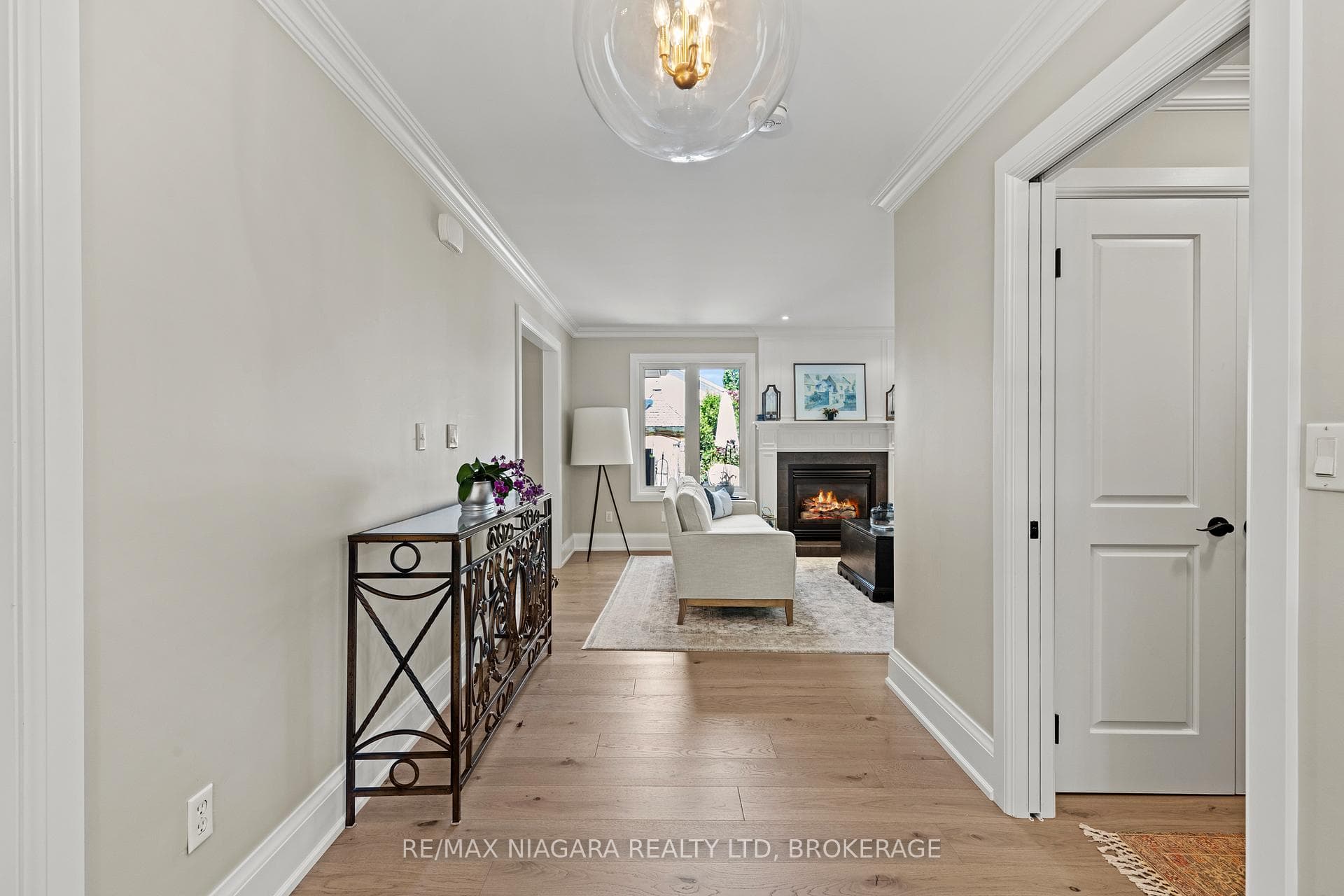 611 Victoria Street photo 8