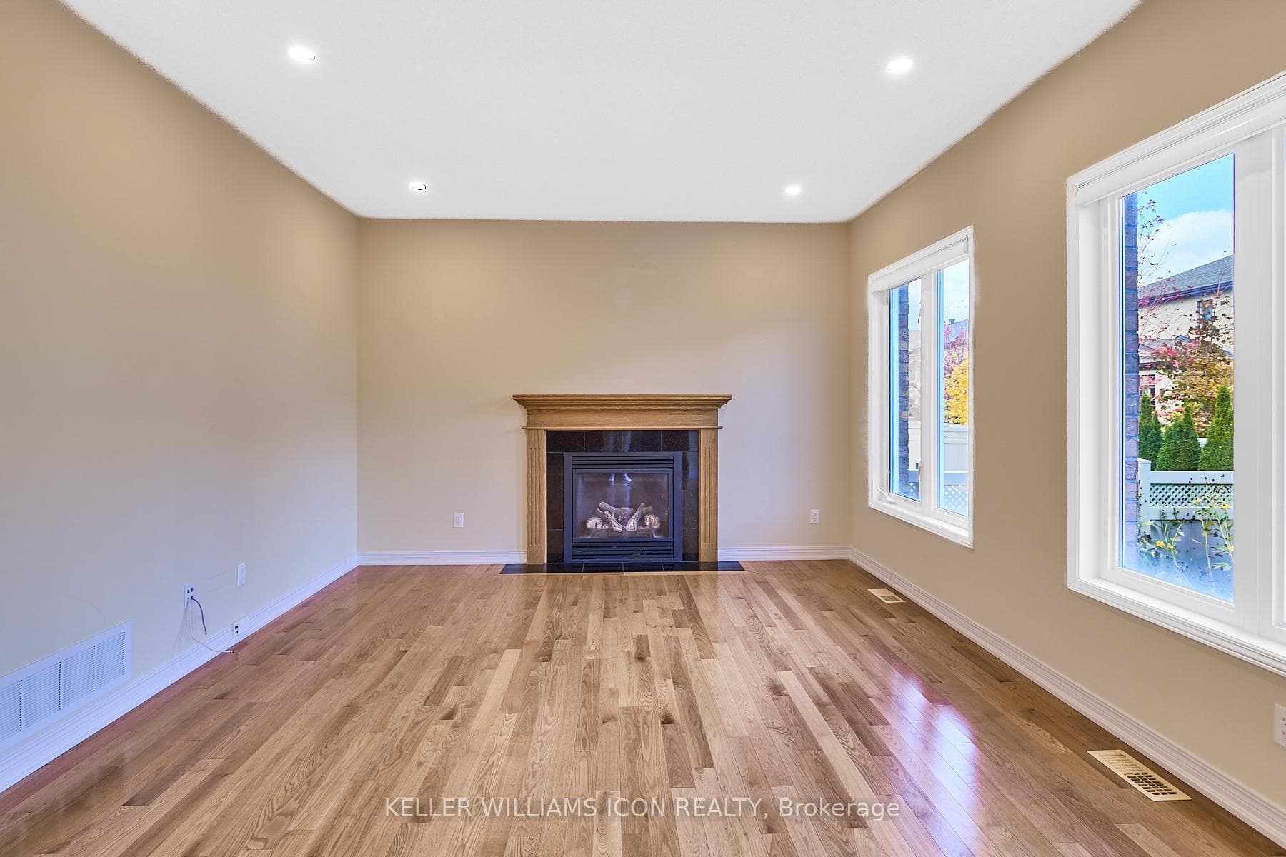 249 Madhu Crescent photo 11