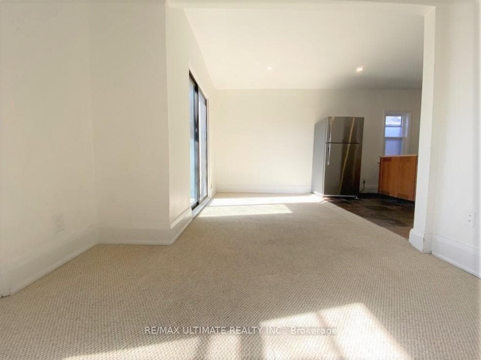 533 Kingston Road photo 46