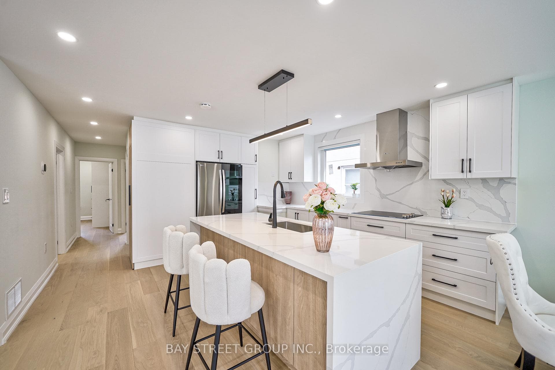 20 Janet Boulevard photo 7