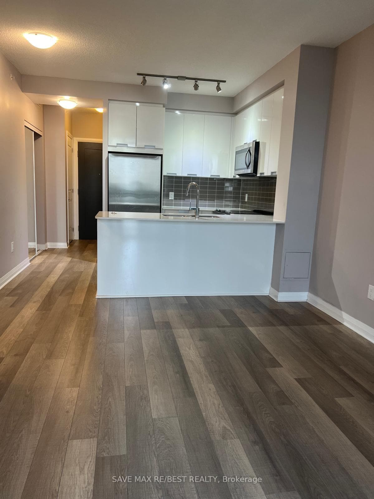5025 Four Springs Avenue Unit 403 photo 7