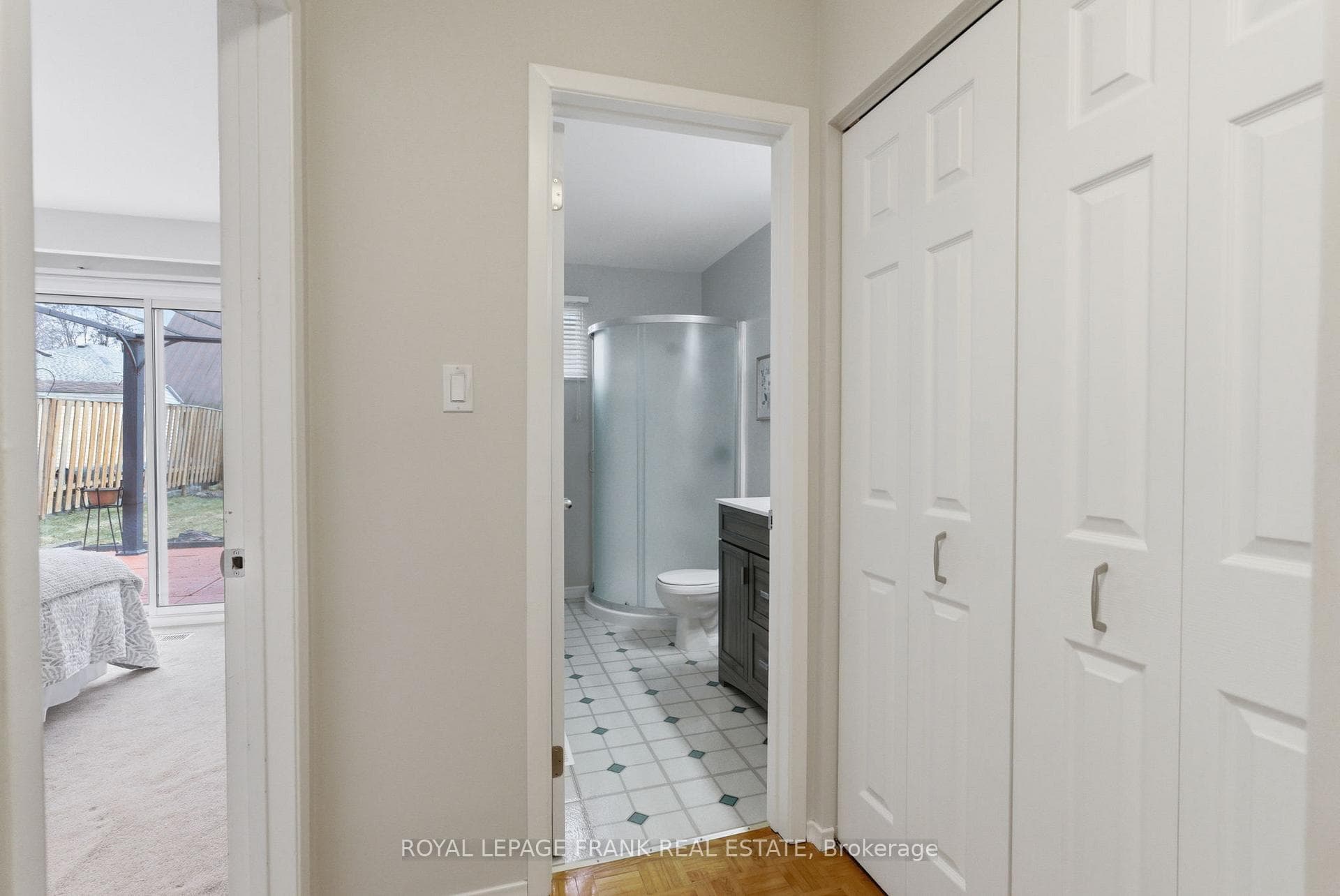380 Surrey Drive photo 25