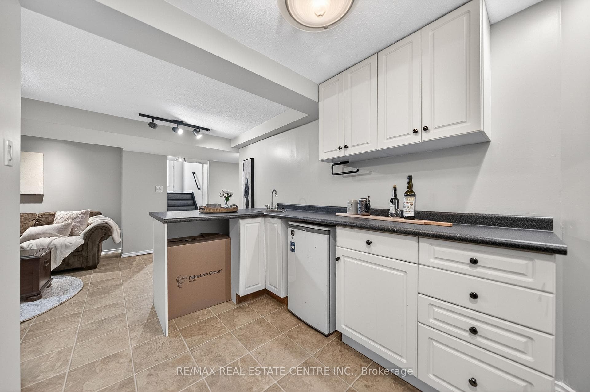 8 Esther Avenue photo 33