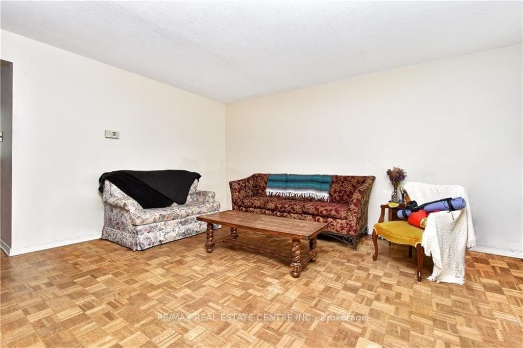 960 Meadowlands Drive photo 4
