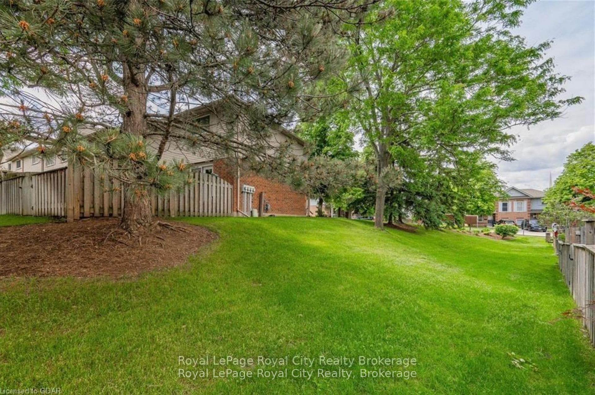 180 MARKSAM Road Unit 80 photo 41