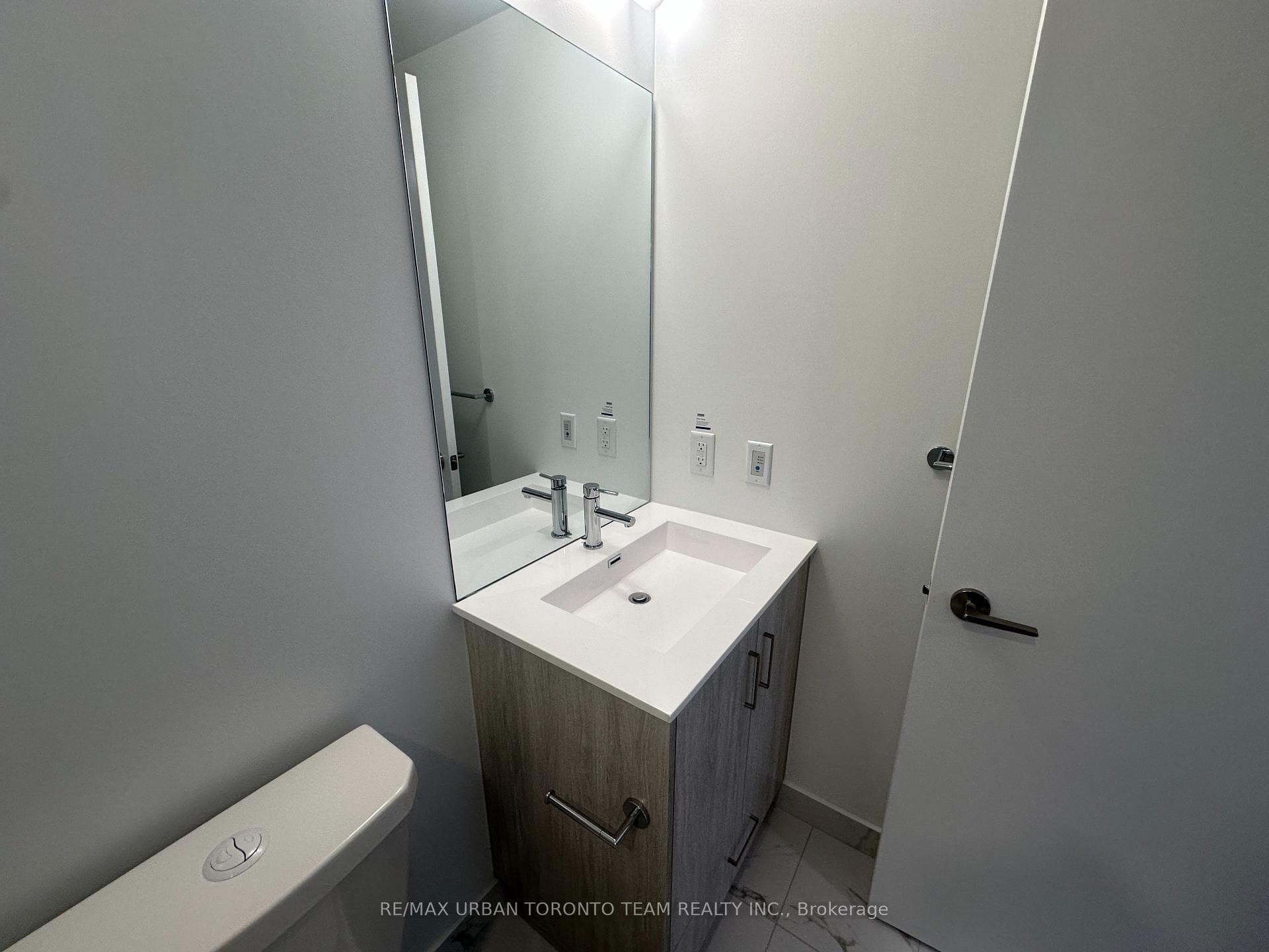 180 Front Street Unit 811 photo 13