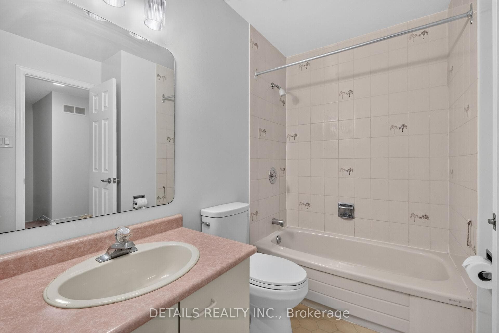 Full Bathroom New Lighting, new Toilets 2026