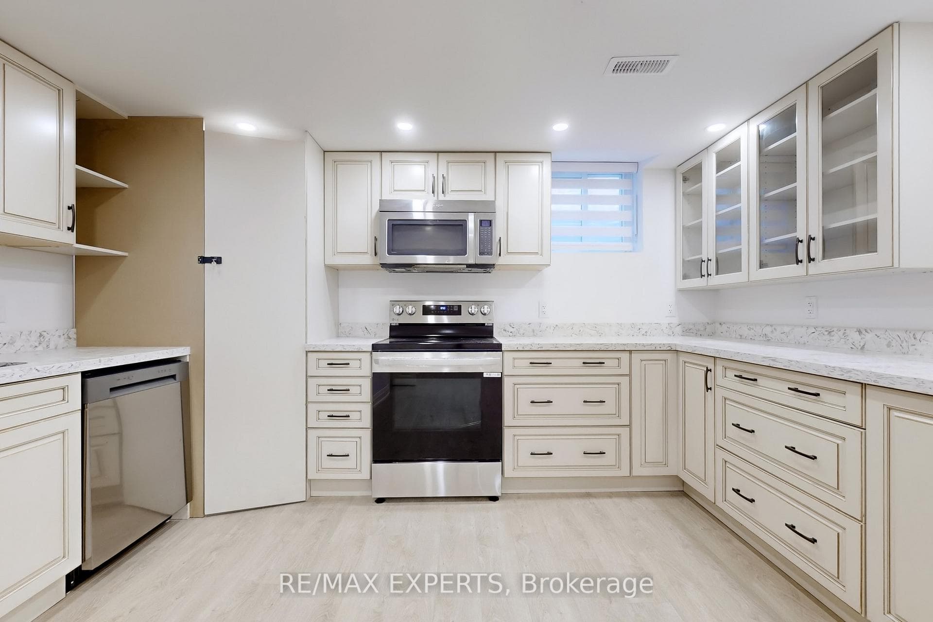 1097 Wildwood Drive Unit Lower photo 7