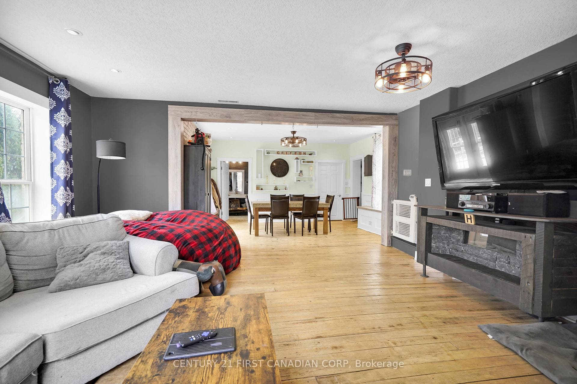 23895 Adelaide Road photo 16