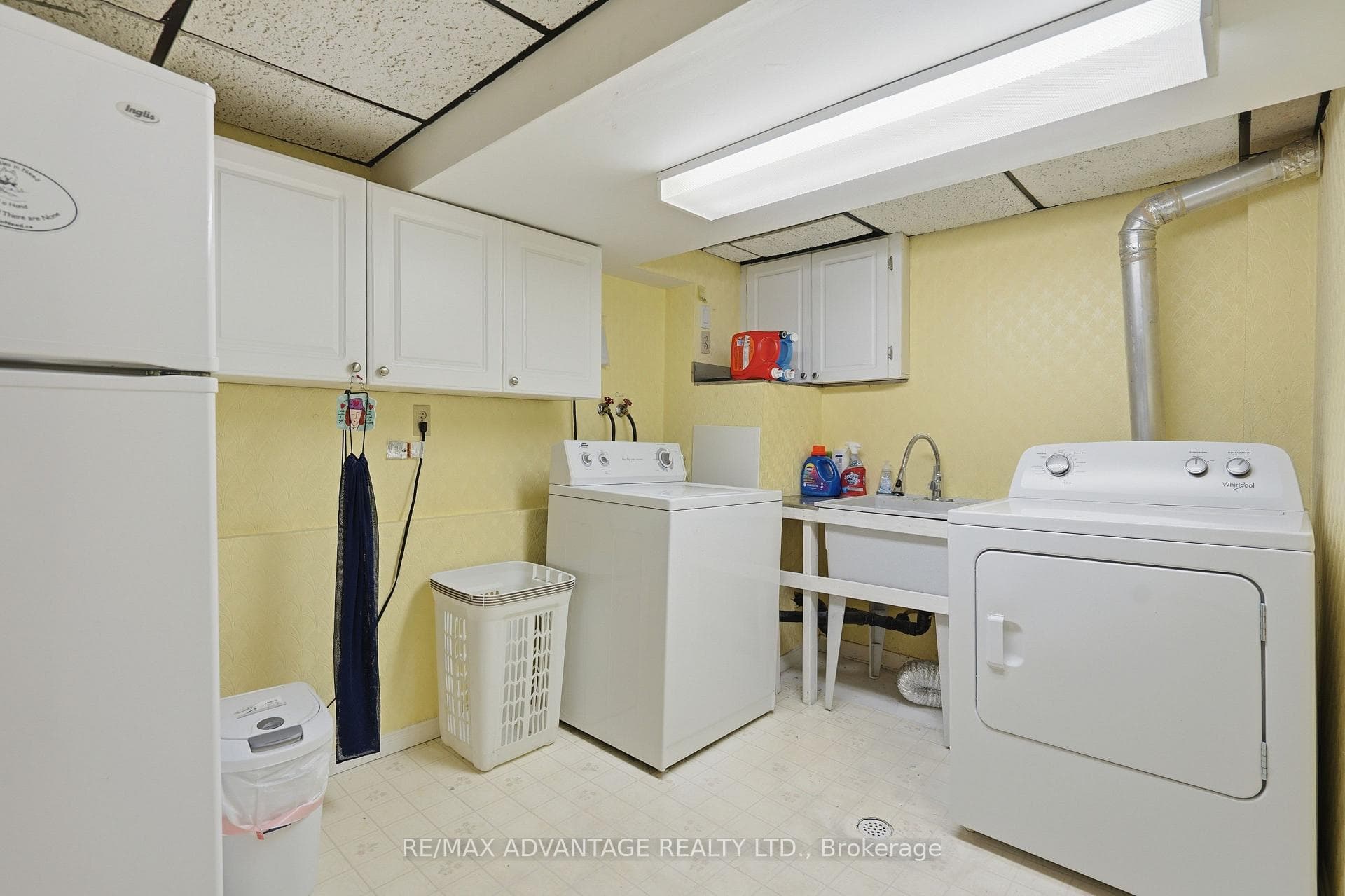 120 Champlain Crescent photo 34