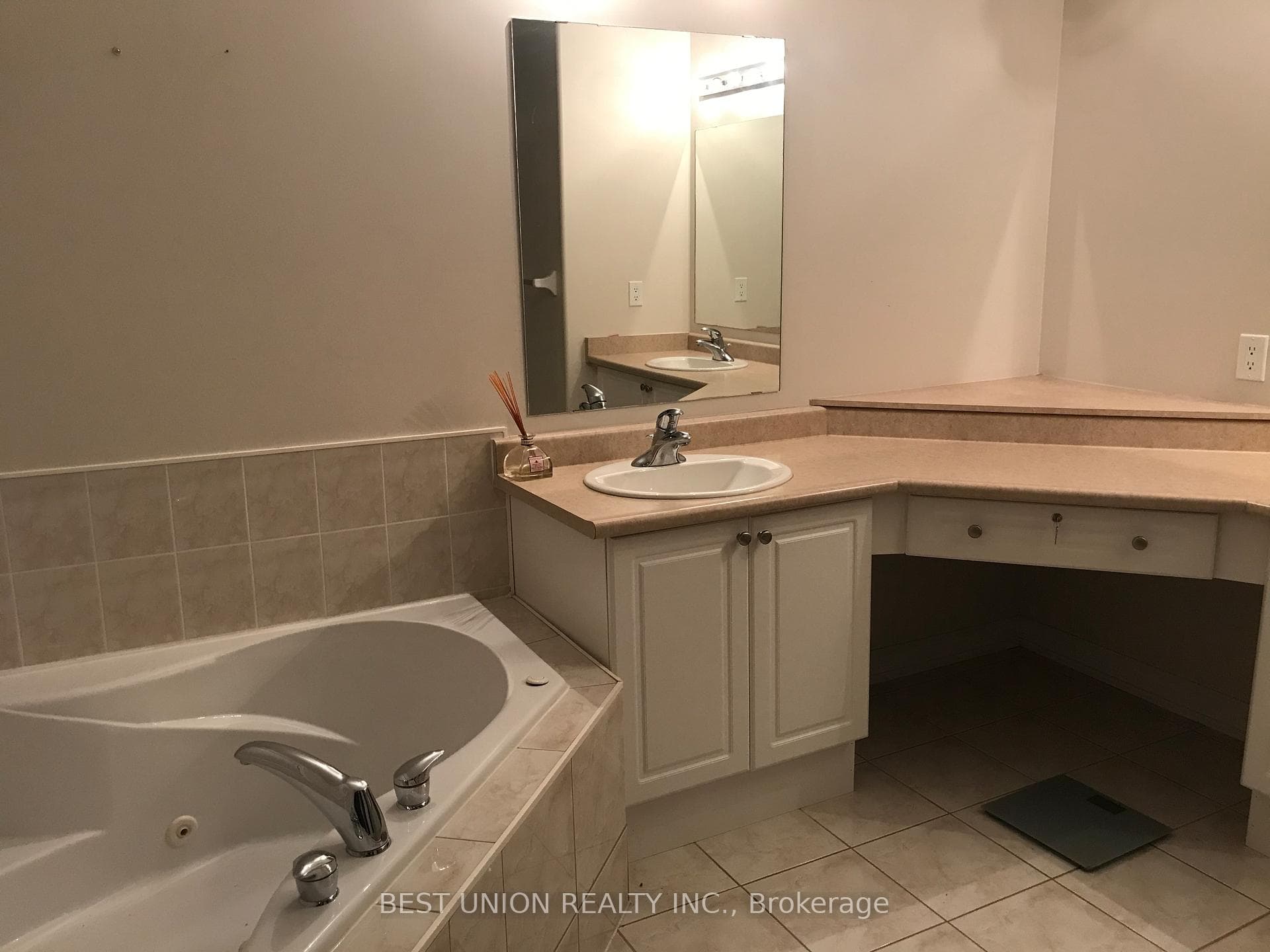 24 Heathfield Avenue photo 9