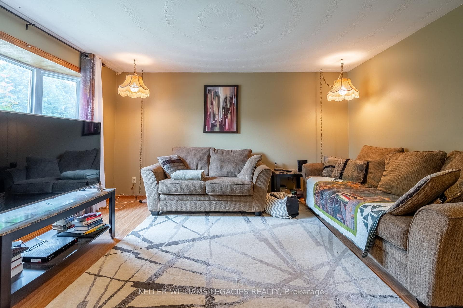 119 White Pine Crescent photo 5