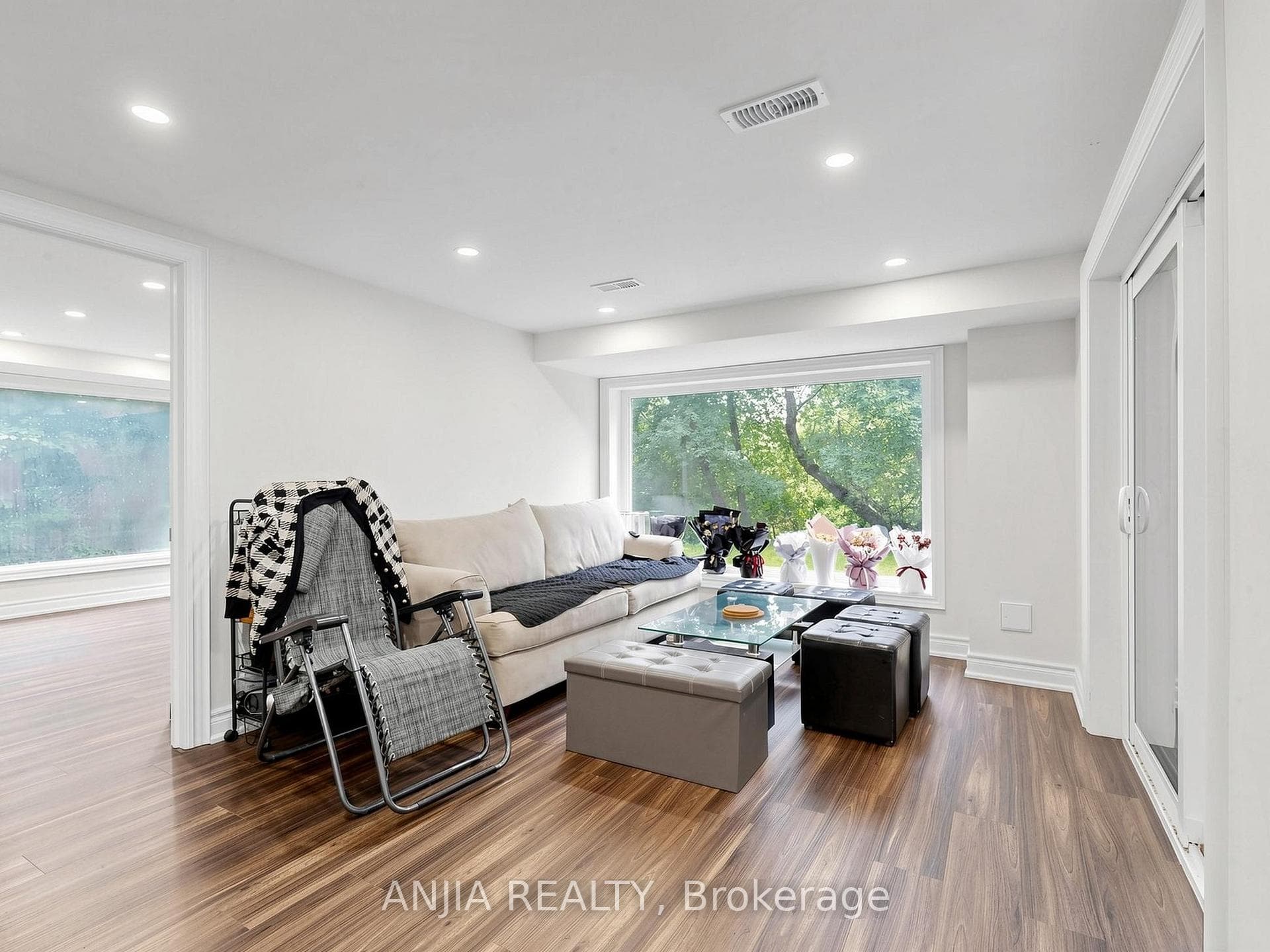 8 Applefield Drive photo 35