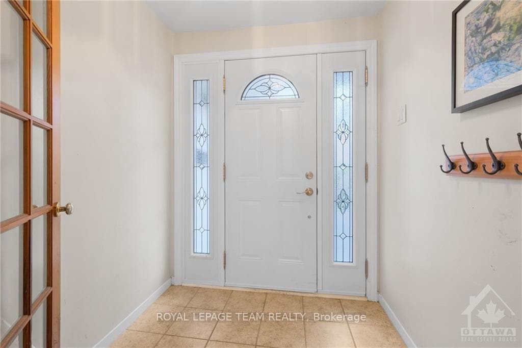 552 BUCHANAN Crescent photo 3