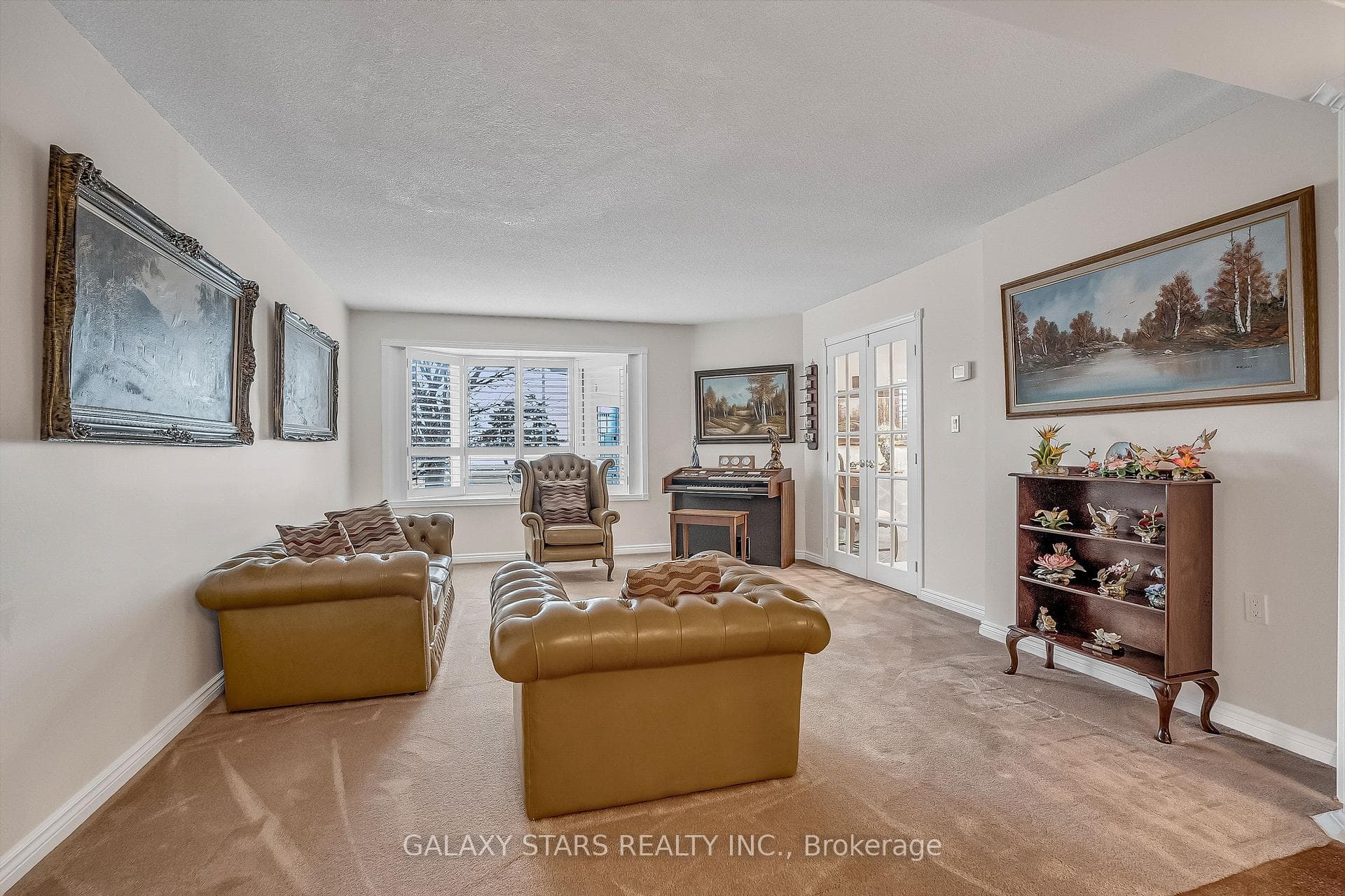 642 Sheppard Avenue photo 7