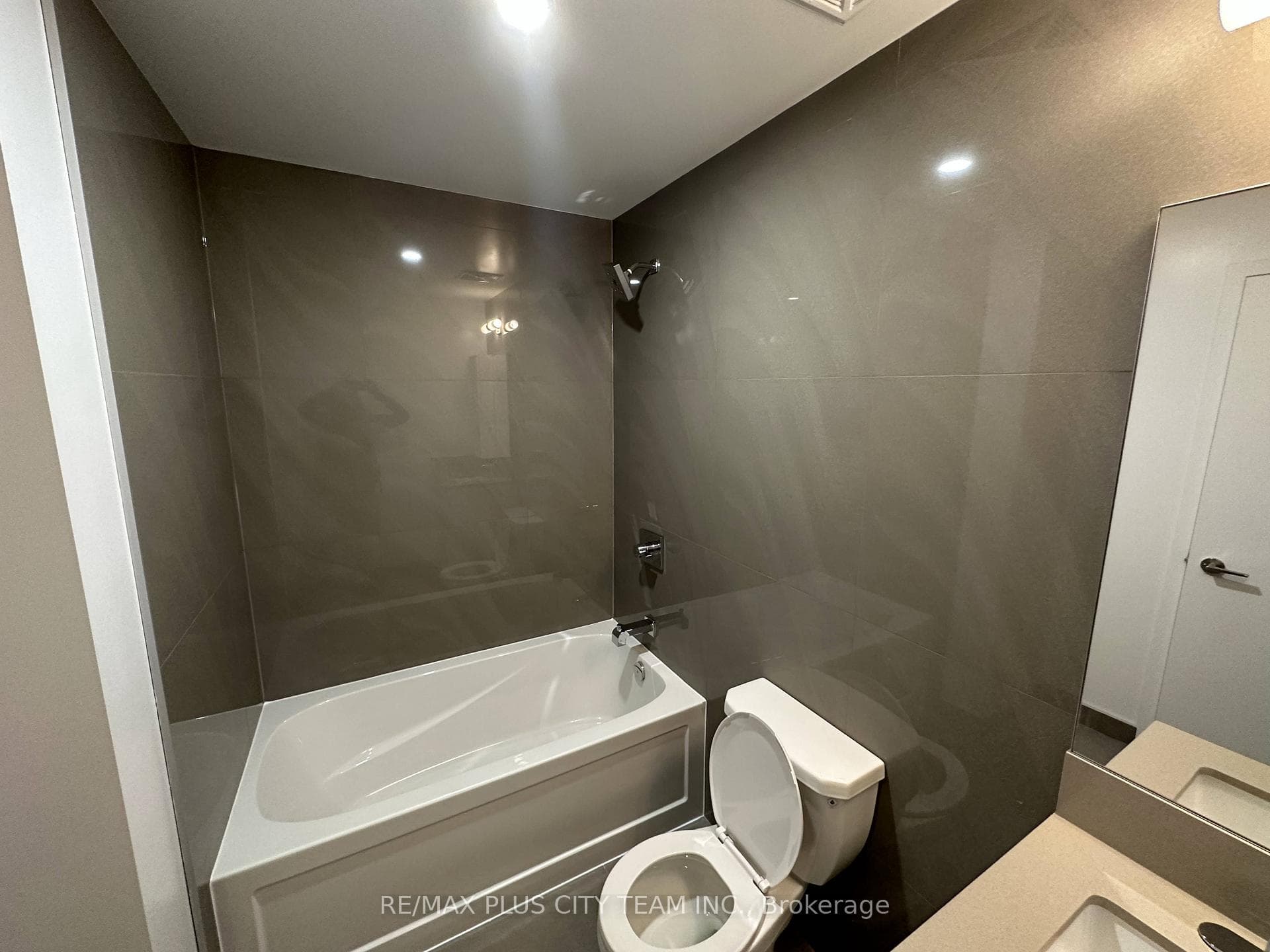 45 Baseball Place Unit 811 photo 15