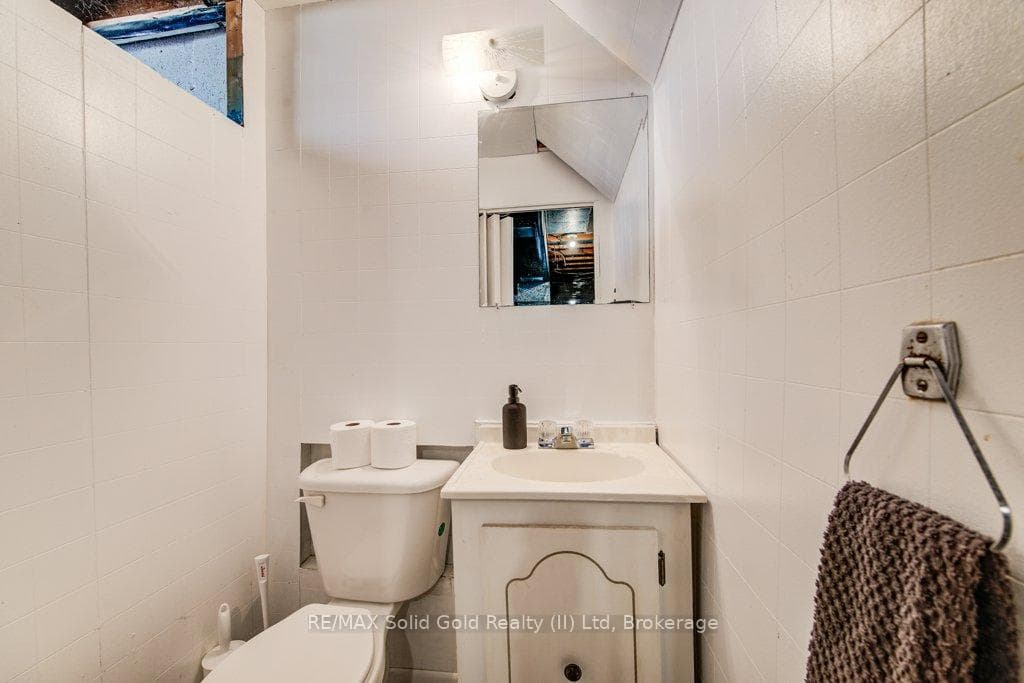 129 A Graham Street photo 23