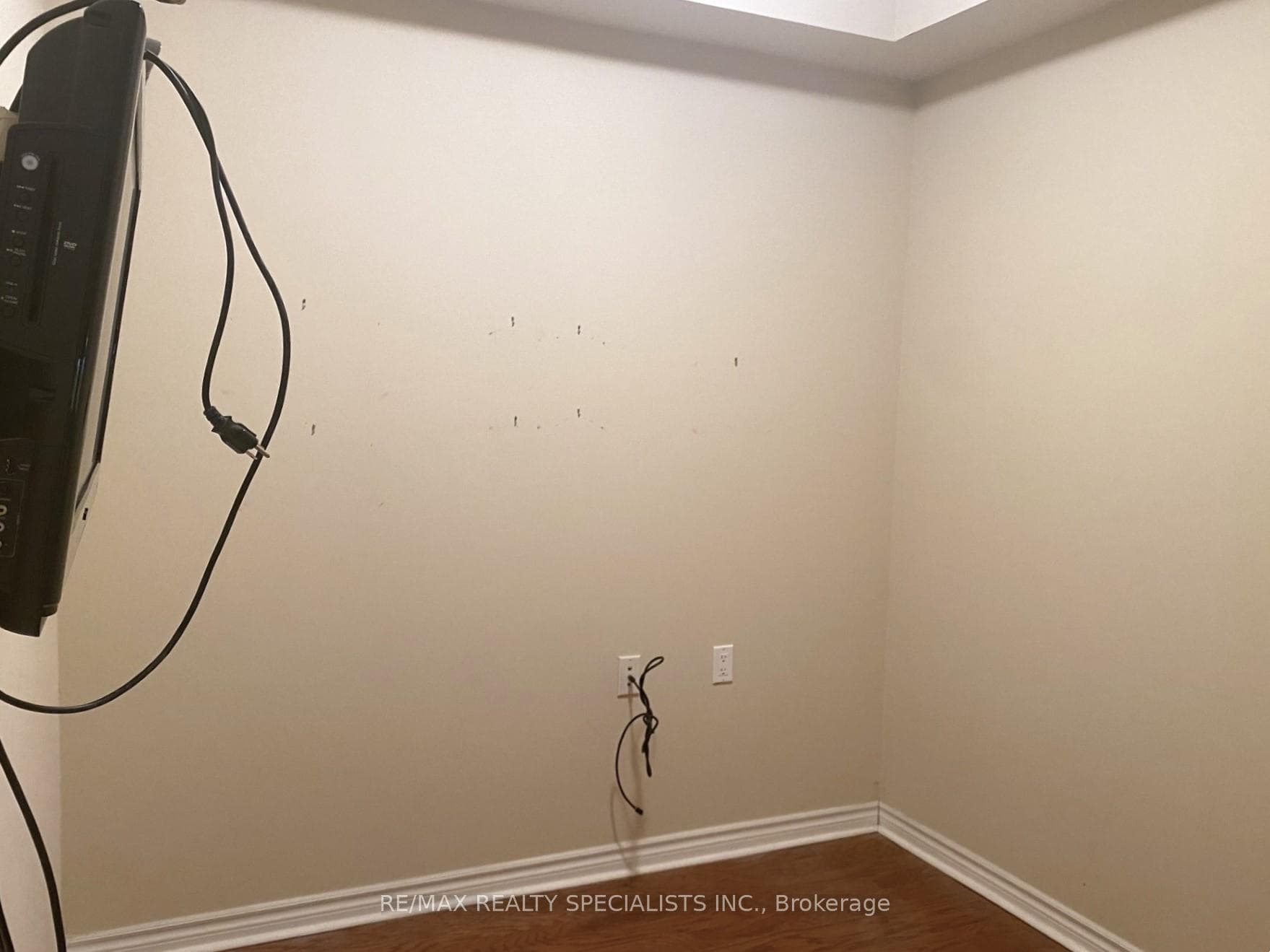 810 Scollard Court Unit 803 photo 9