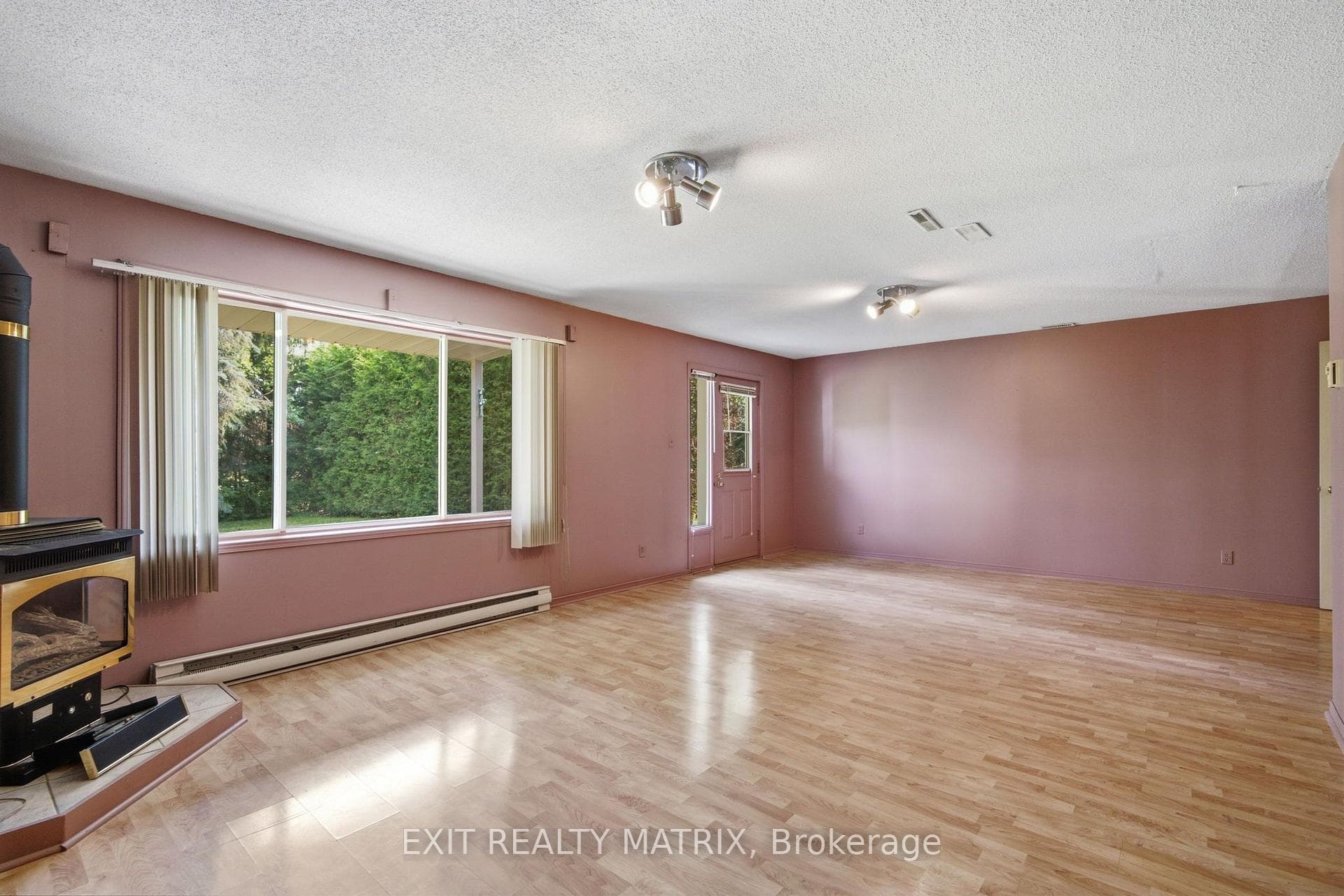 671 Berthiaume Street photo 23