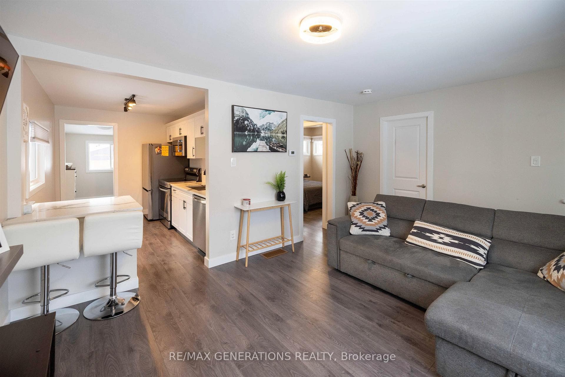 228 Christina Street photo 5