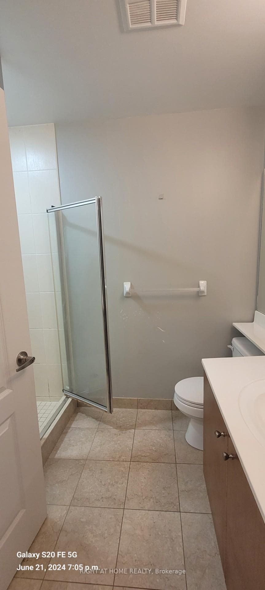1105 LESLIE Street Unit 402 photo 10
