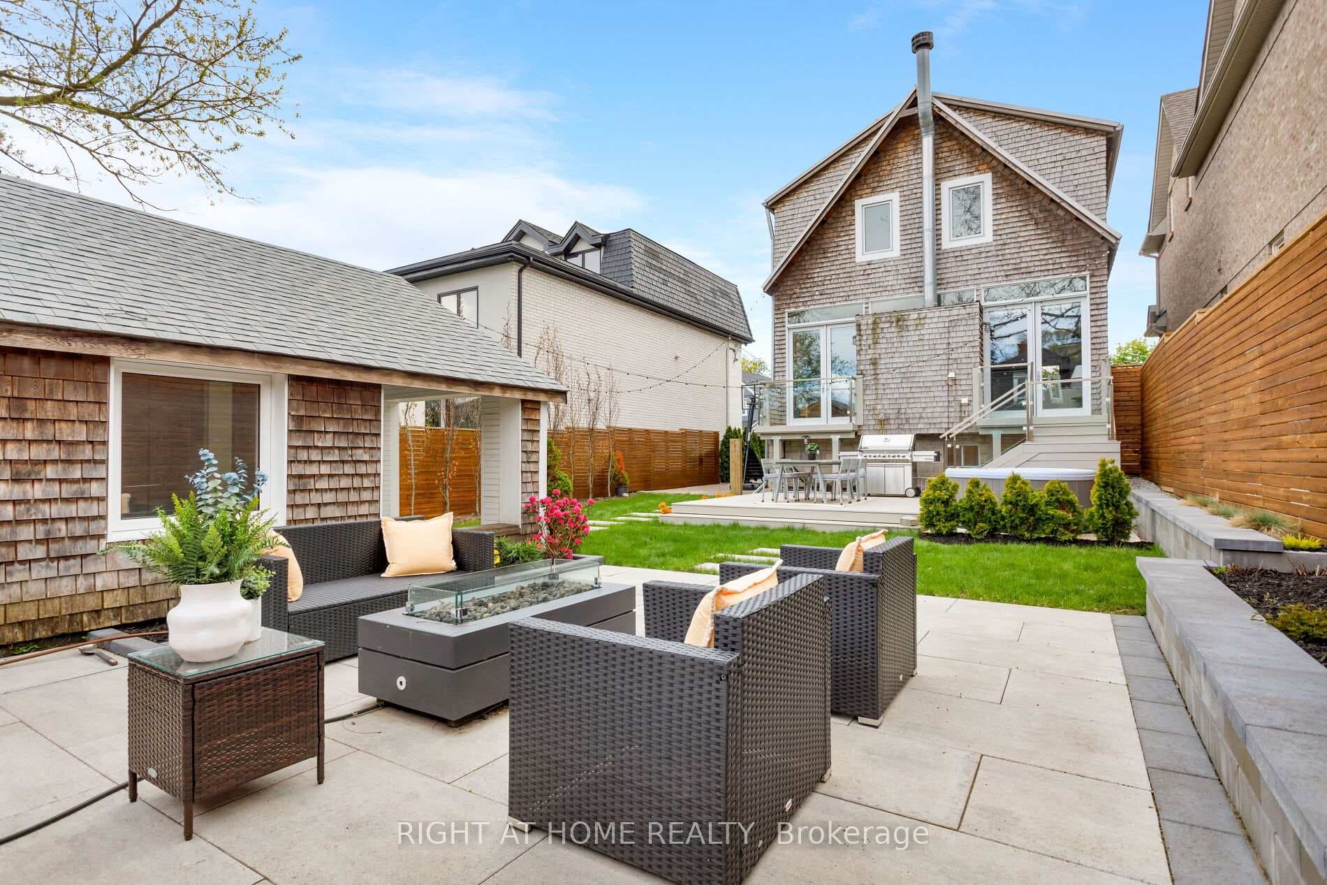 16 Marquis Avenue photo 27