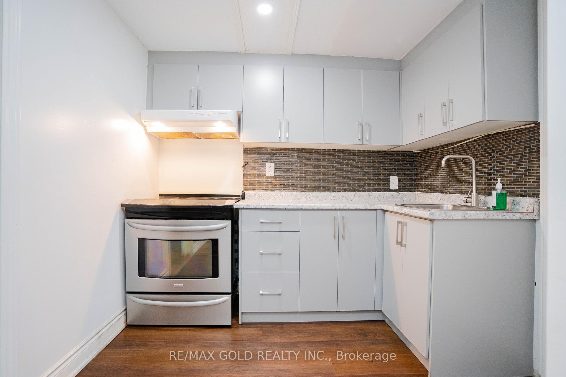 56 Edgebrook Crescent photo 28